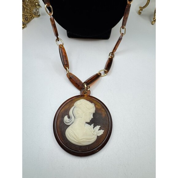 Vintage Celluloid Faux Tortoise Cameo Chain Link Pendant Necklace 34" Long - Picture 4 of 10